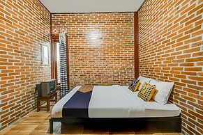 OYO Homes 90996 Desa Wisata Pulesari Syariah