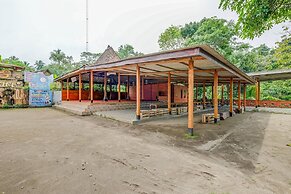 OYO Homes 90996 Desa Wisata Pulesari Syariah