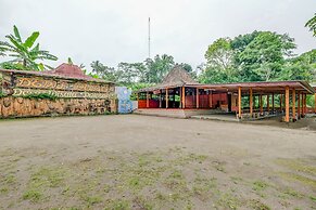 OYO Homes 90996 Desa Wisata Pulesari Syariah