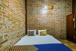 OYO Homes 90996 Desa Wisata Pulesari Syariah