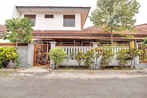 OYO Life  90539 Taman Borobudur Guest House Syariah