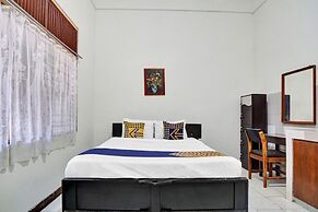 OYO Life  90539 Taman Borobudur Guest House Syariah