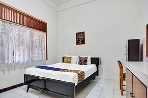 OYO Life  90539 Taman Borobudur Guest House Syariah