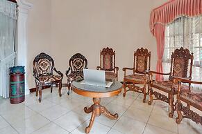 OYO Life  90539 Taman Borobudur Guest House Syariah