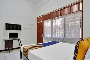 OYO Life  90539 Taman Borobudur Guest House Syariah