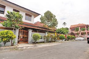 OYO Life  90539 Taman Borobudur Guest House Syariah