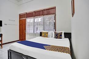 OYO Life  90539 Taman Borobudur Guest House Syariah