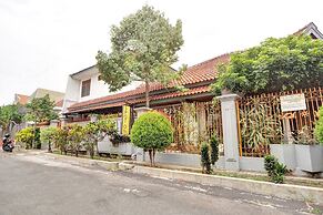 OYO Life  90539 Taman Borobudur Guest House Syariah