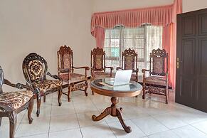 OYO Life  90539 Taman Borobudur Guest House Syariah