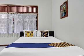 OYO Life  90539 Taman Borobudur Guest House Syariah