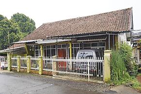 OYO Homes 90914 Eco Tourism Desa Cipada Bukit Senyum Homestay Syariah