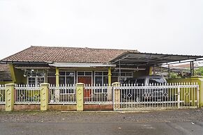 OYO Homes 90914 Eco Tourism Desa Cipada Bukit Senyum Homestay Syariah