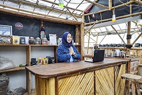 OYO Homes 90914 Eco Tourism Desa Cipada Bukit Senyum Homestay Syariah