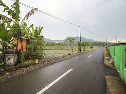 OYO Homes 91153 Desa Wisata Kawasen