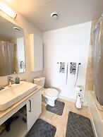 Luxury 2 Bedroom Lakeview