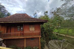 OYO Home 91250 Desa Wisata TarajuNearGunung Panggung