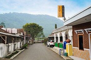 OYO Homes 91008 Eco Tourism Desa Cibodas Babakan Gentong 1 Syariah