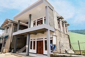 OYO Homes 91008 Eco Tourism Desa Cibodas Babakan Gentong 1 Syariah