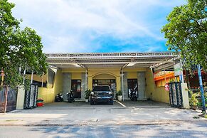 Super OYO Flagship 90723 Berlima Guest House Syariah