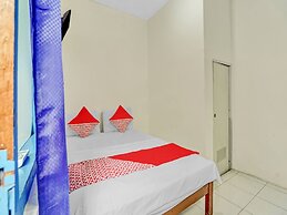 OYO Life 90523 Homestay Jenggolo