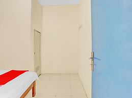 OYO Life 90523 Homestay Jenggolo
