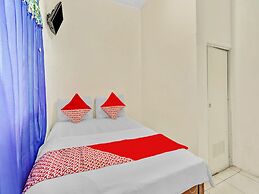 OYO Life 90523 Homestay Jenggolo