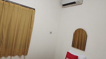 OYO 90870 C16 Siwalankerto Syariah