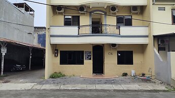 OYO 90870 C16 Siwalankerto Syariah