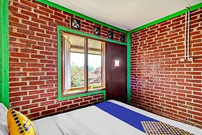 OYO Homes 90850 Cibeunying Eco Tourism Homestay Cibodas Maribaya 2