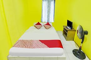 SPOT ON 91879 Emes Jaya HomestayNearSamsung Electronic Indonesia PT