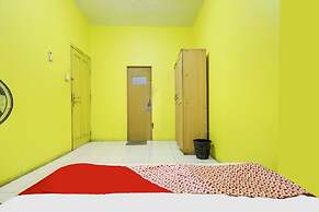 SPOT ON 91879 Emes Jaya HomestayNearSamsung Electronic Indonesia PT