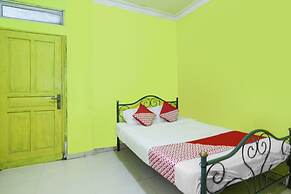 SPOT ON 91879 Emes Jaya HomestayNearSamsung Electronic Indonesia PT
