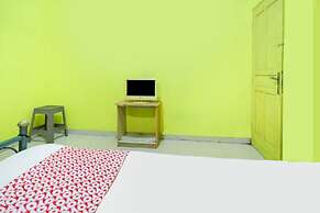 SPOT ON 91879 Emes Jaya HomestayNearSamsung Electronic Indonesia PT