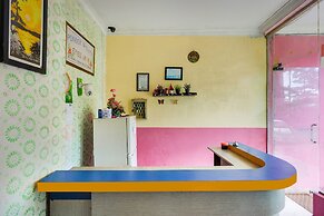 SPOT ON 91879 Emes Jaya HomestayNearSamsung Electronic Indonesia PT