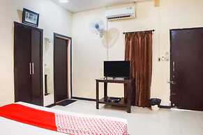 OYO 91878 Cherry Red Hotel