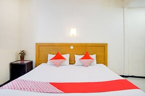 OYO 91878 Cherry Red Hotel