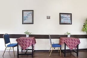 OYO 91878 Cherry Red Hotel