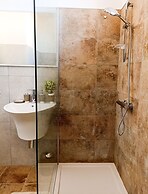 Kolossoi Guest House