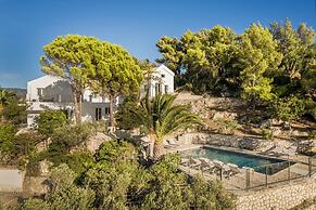 360° Luxury Residences