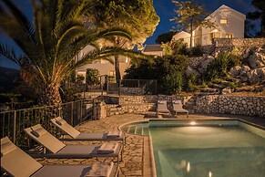 360° Luxury Residences