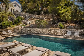 360° Luxury Residences