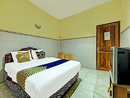 OYO Life 91677 Hotel Citra Dewi 3