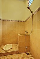 OYO Life 91677 Hotel Citra Dewi 3