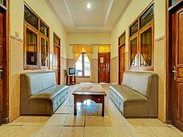 OYO Life 91677 Hotel Citra Dewi 3