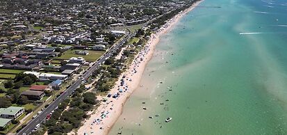 Logooner ocean house walking to beach