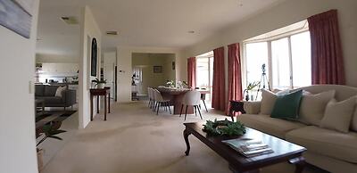 Logooner ocean house walking to beach