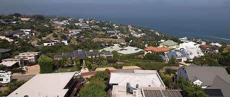 Logooner ocean house walking to beach