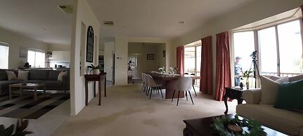 Logooner ocean house walking to beach