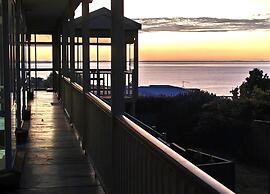 Logooner ocean house walking to beach