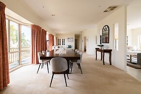 Logooner ocean house walking to beach